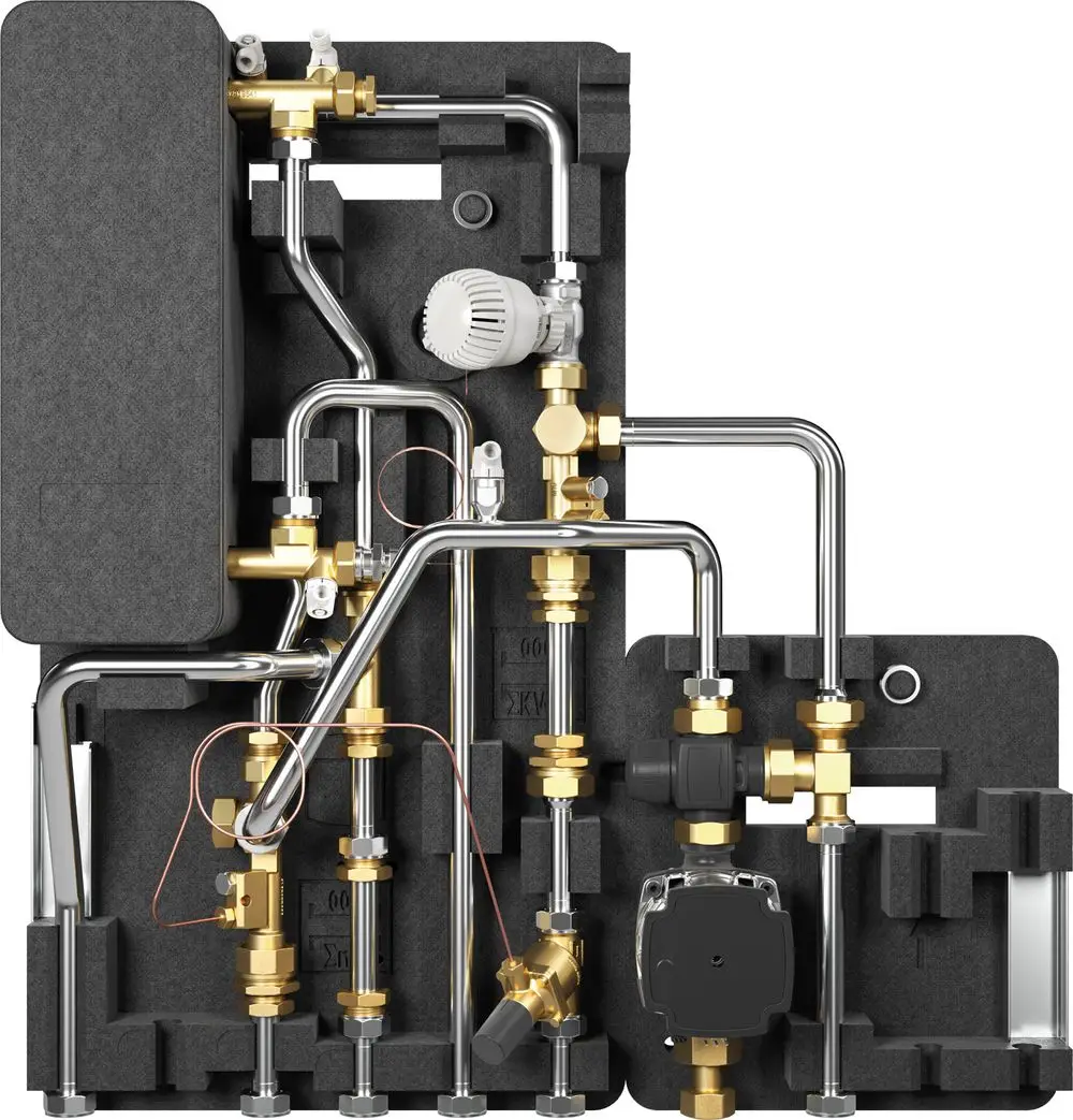 Bosch Wohnungsstation mit verschiedenen Rohren und Ventilen, in einer stabilen Montageplatte. Die Anordnung zeigt die Wasserversorgung und Heizungsregulierung.